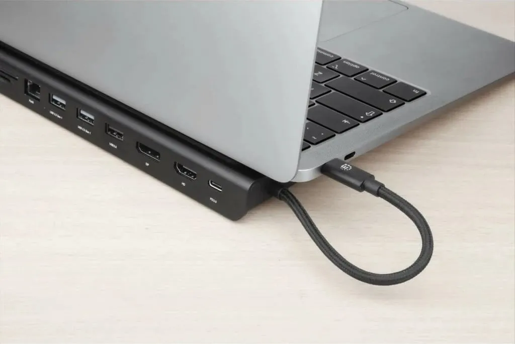 Docking station MANHATTAN USB-C 11-in-1, 4K, 3 monitorë, e zezë - 3