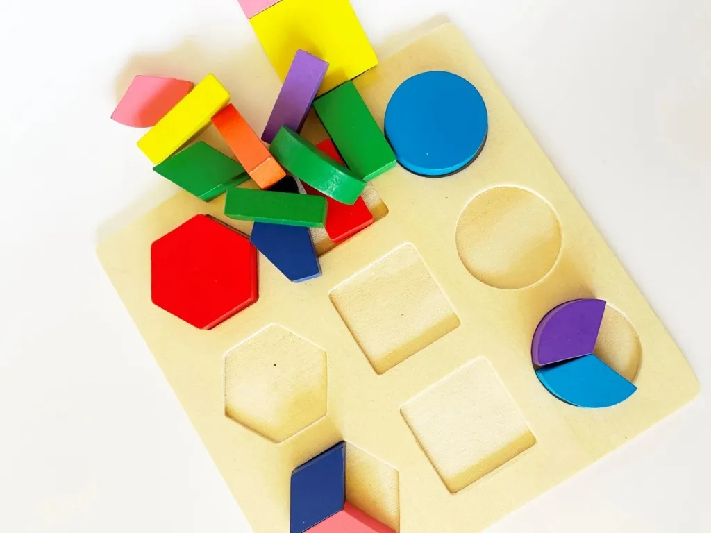 Set, 3 puzzle me figura dhe 1 puzzle gjeometrik, dru - 7