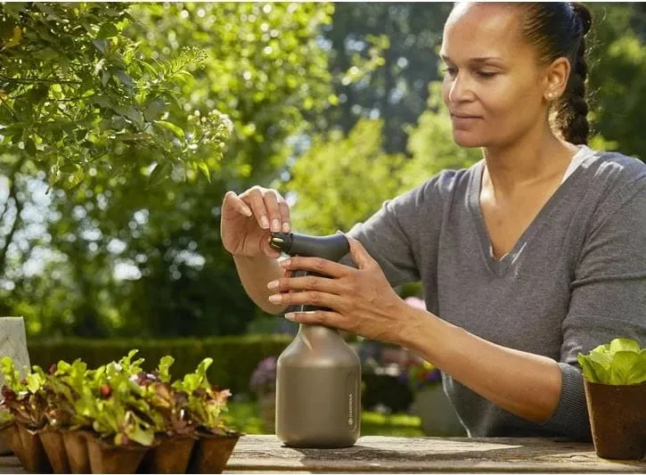 Pompë spërkatëse Gardena 0.75L, gryka e rregullueshme, e zezë - 6