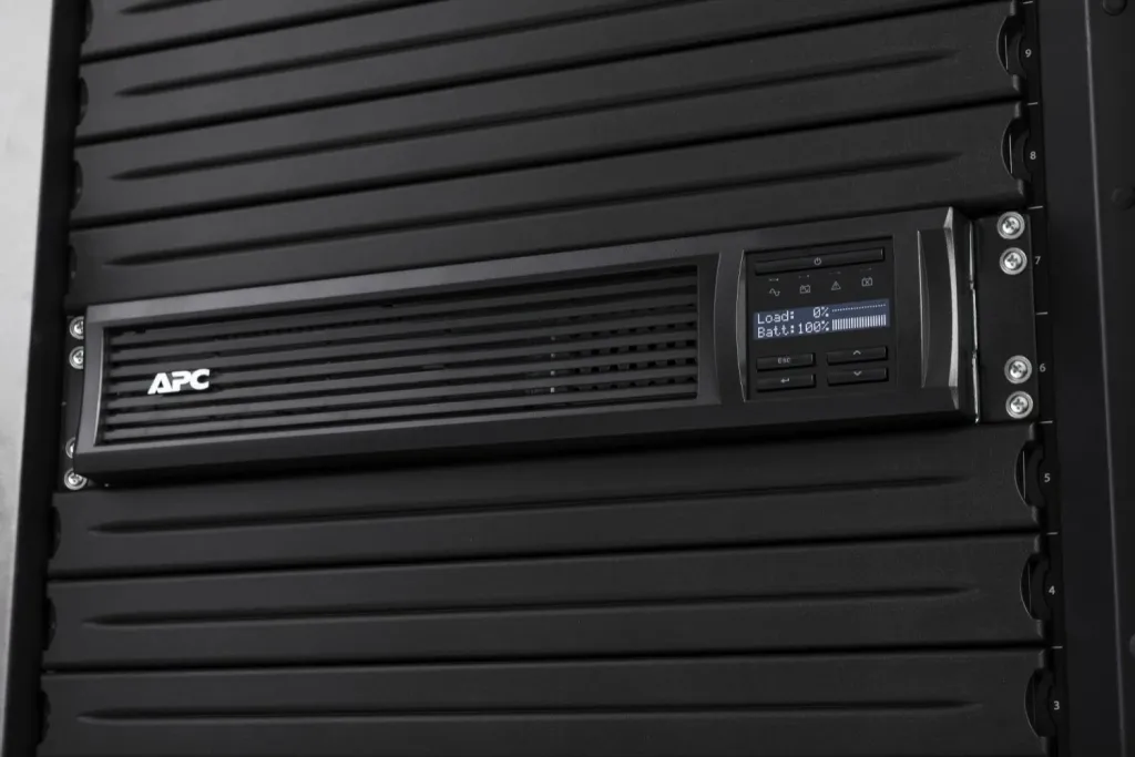 UPS APC Smart-UPS SMT 3000VA (SMT3000RMI2UC) - 6
