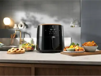 Fritezë me ajër të nxehtë Electrolux EAF5B, 5L, 1500W, e zezë