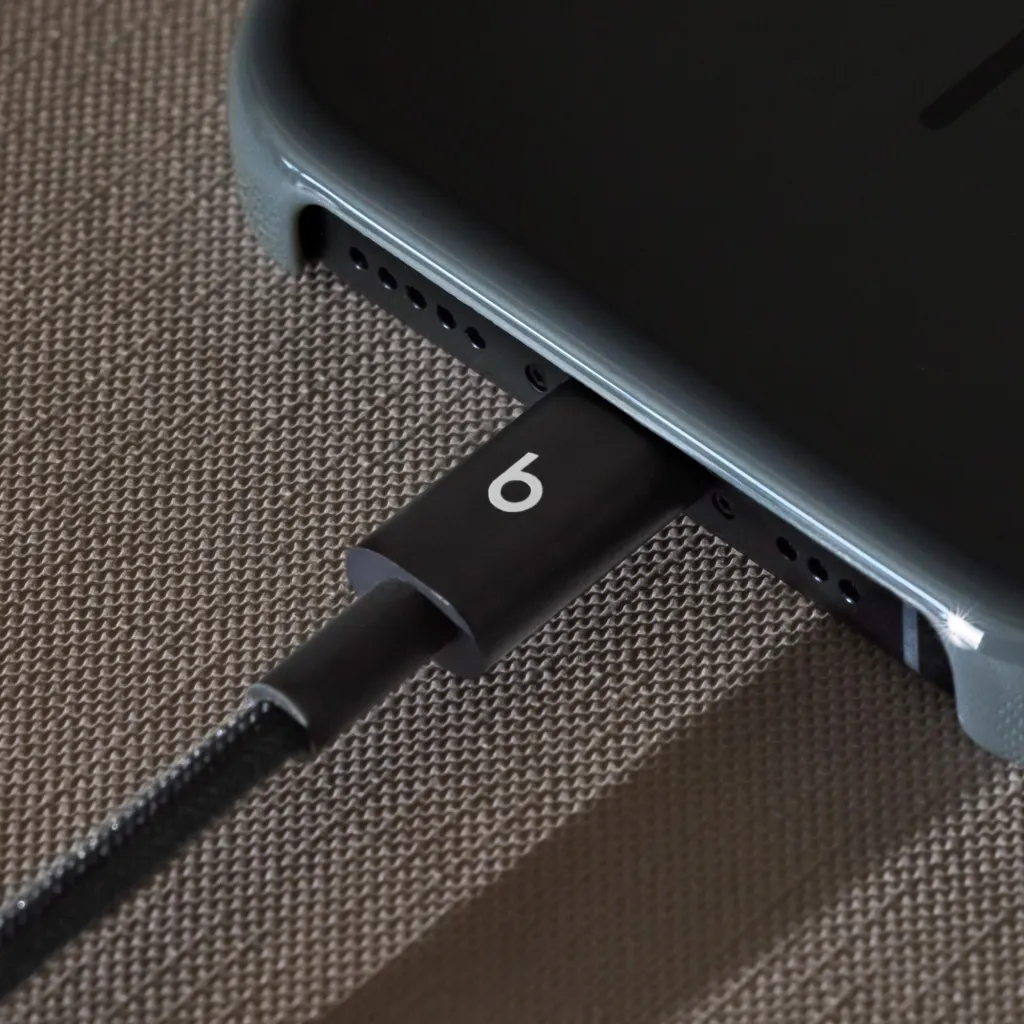 Beats USB-A to USB-C Woven Cable (1.5 m), Bolt Black - 3