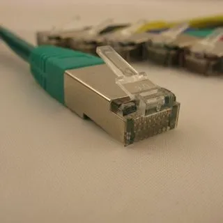 Kabllo patchcord NetRack RJ45, Cat. 5e UTP, 15m, e gjelbër - 1