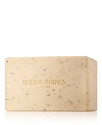 Skrab për trup Molton Brown Re-charge Black Pepper, 250 g