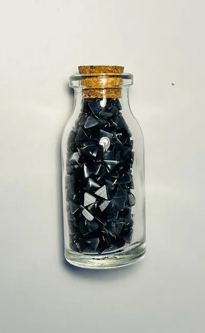 Gurë natyral Dar Hematit Piramidë, 6 cm, të zi - 2