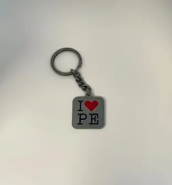 Varëse çelësash Rezniqi - “I Love PE”, metalike e ngjyrosur me të kuqe dhe të zezë