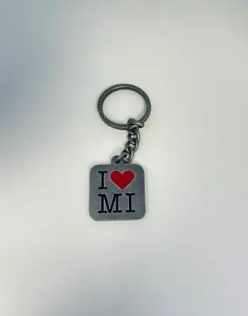 Varëse çelësash Rezniqi - “I Love MI”, metalike e ngjyrosur me të kuqe dhe të zezë