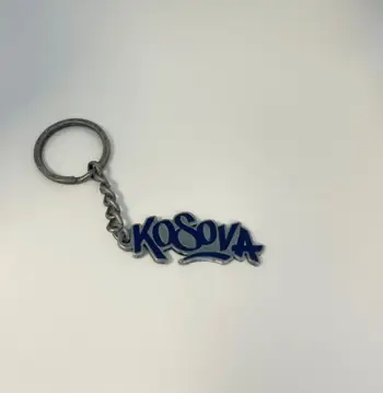 Varëse çelësash Rezniqi - “Kosova by TAK”, metalike e ngjyrosur me të kaltër