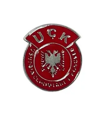 Pin Rezniqi – “Stema e UÇK-së”, metalike e ngjyrosur me të kuqe