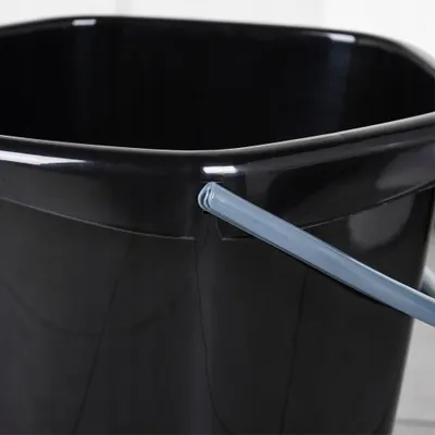 Kovë plastike pa markë, me dorezë dhe grykë, 10L, e zezë - 5