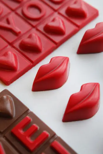Çokollatë Amel Valentine Praline Lips - 6 copë