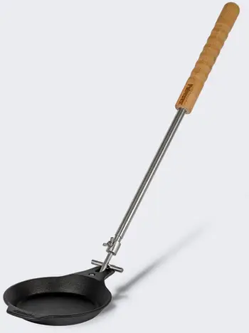 Tigan gize Petromax Campfire Skillet, për zjarr kampi, me dorezë teleskopike