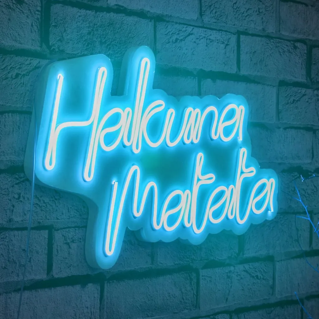 Dekor dritash LED plastike, Hakuna Matata, ngjyrë kaltër - 2