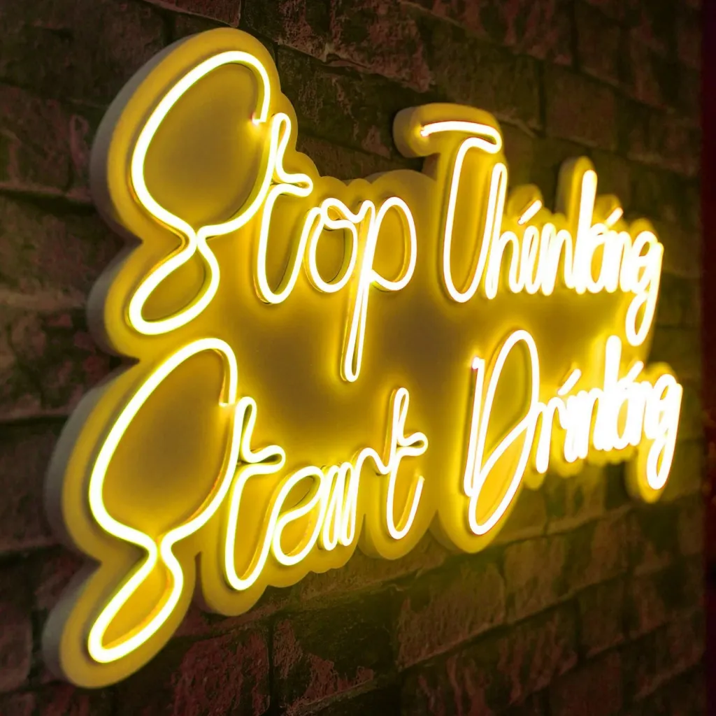 Dritë dekorative LED në mur, 'Stop Thinking Start Drinking', ngjyrë e verdhë - 2