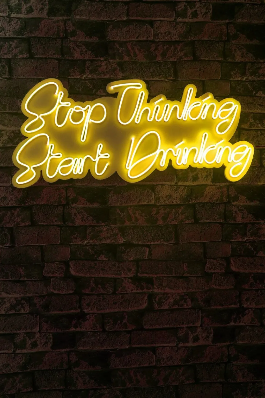 Dritë dekorative LED në mur, 'Stop Thinking Start Drinking', ngjyrë e verdhë - 4
