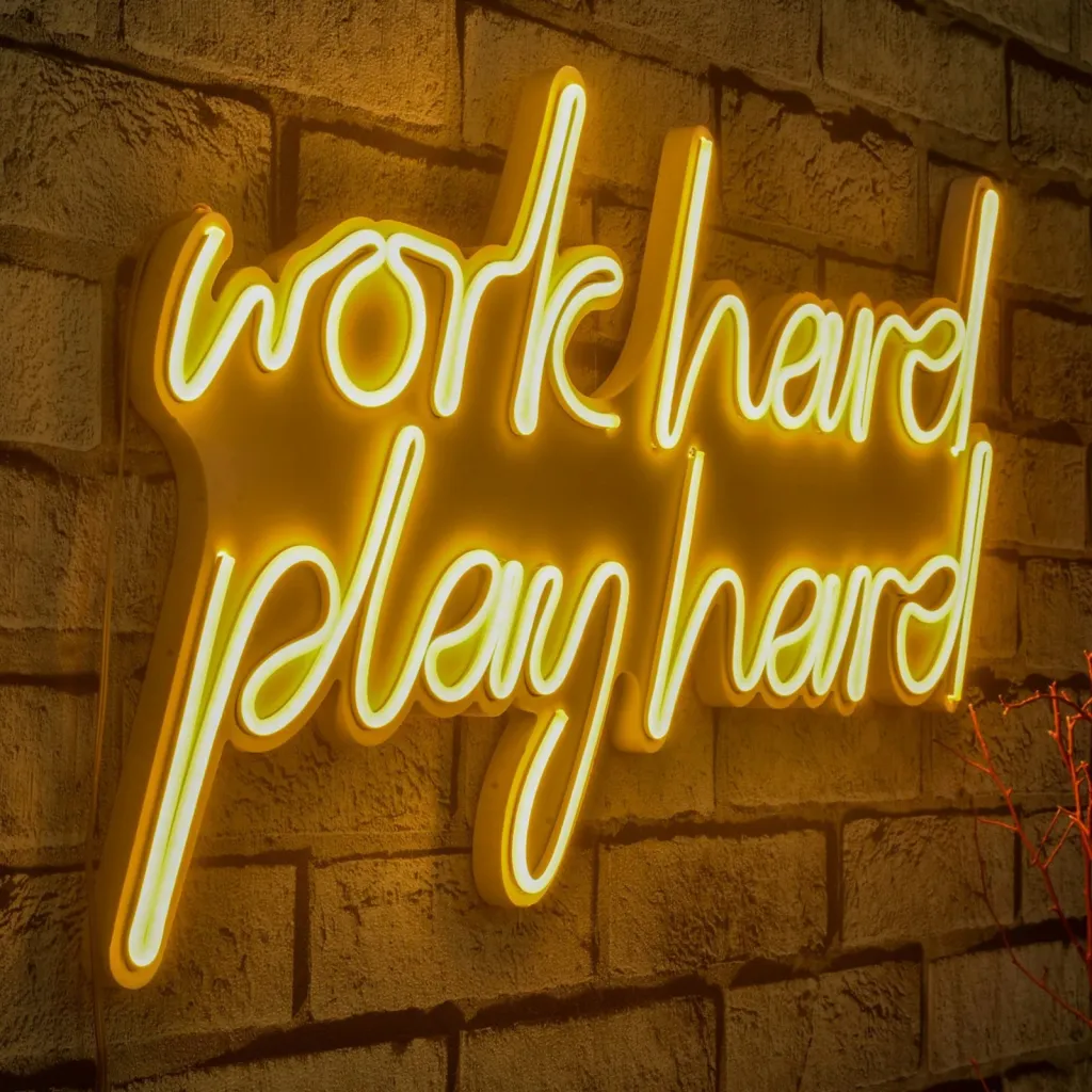 Dekor dritash LED plastike, ngjyrë e verdhë, Work Hard Play Hard - 2