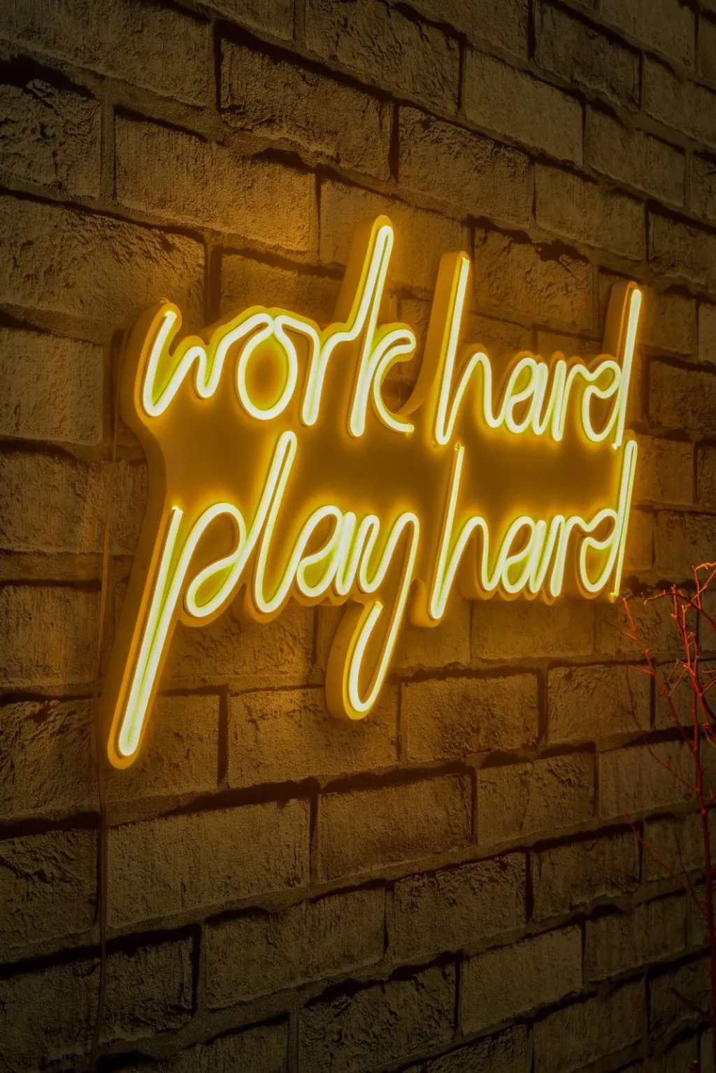 Dekor dritash LED plastike, ngjyrë e verdhë, Work Hard Play Hard - 3
