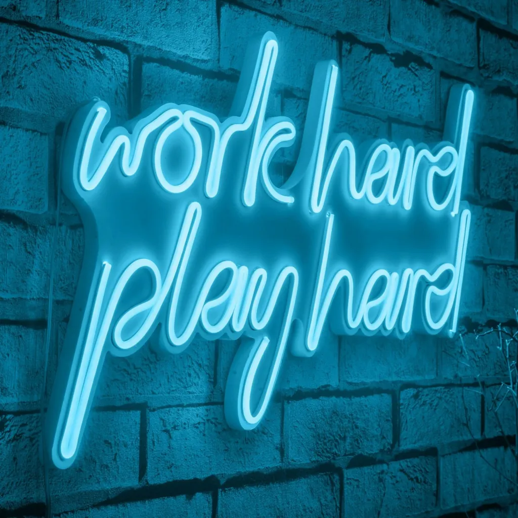 Dekor dritash LED plastike, ngjyrë kaltër, 'work hard play hard' - 2