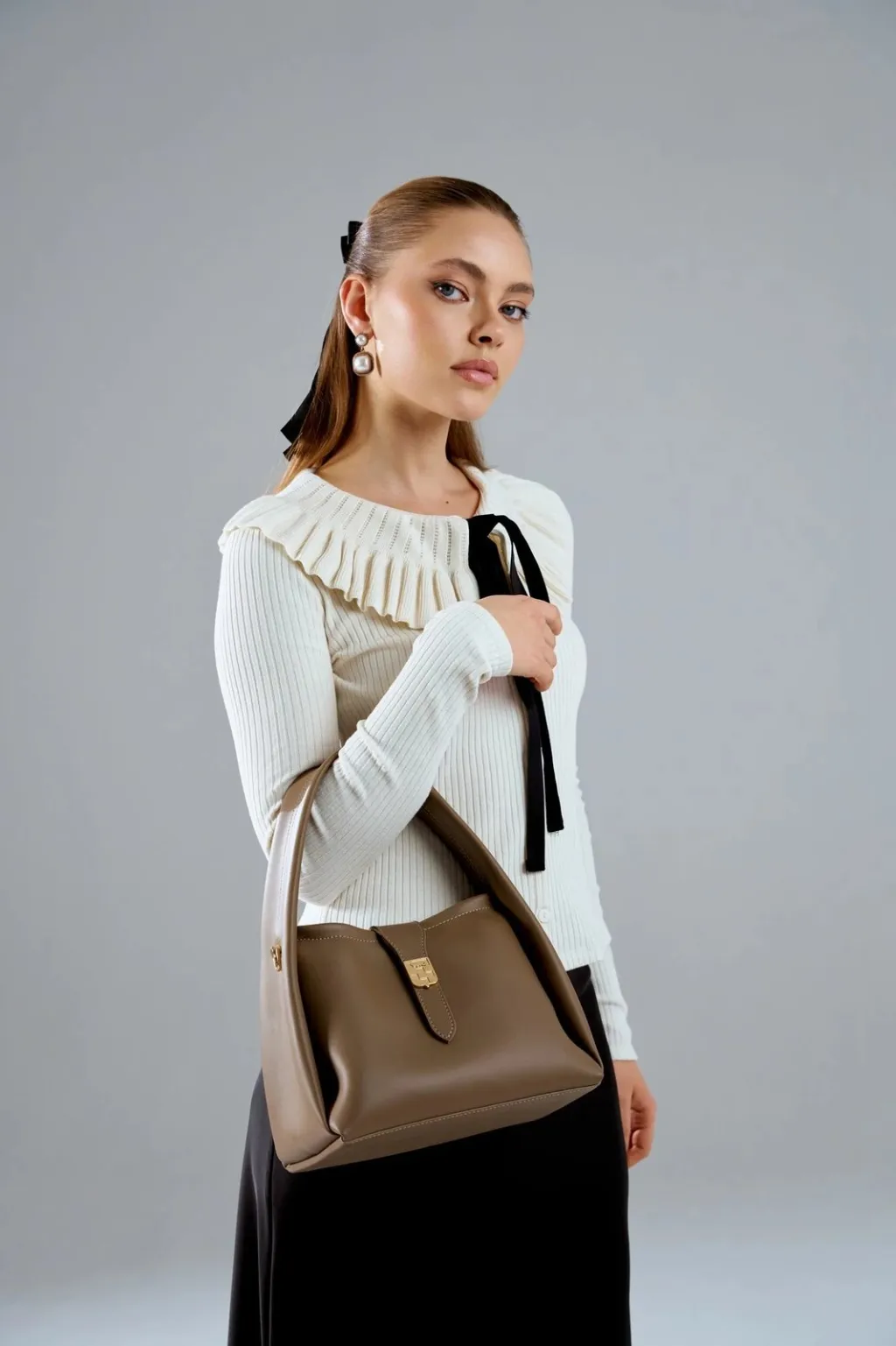 Çantë dore Vince Camuto, ngjyrë mink e errët, Turin - 9