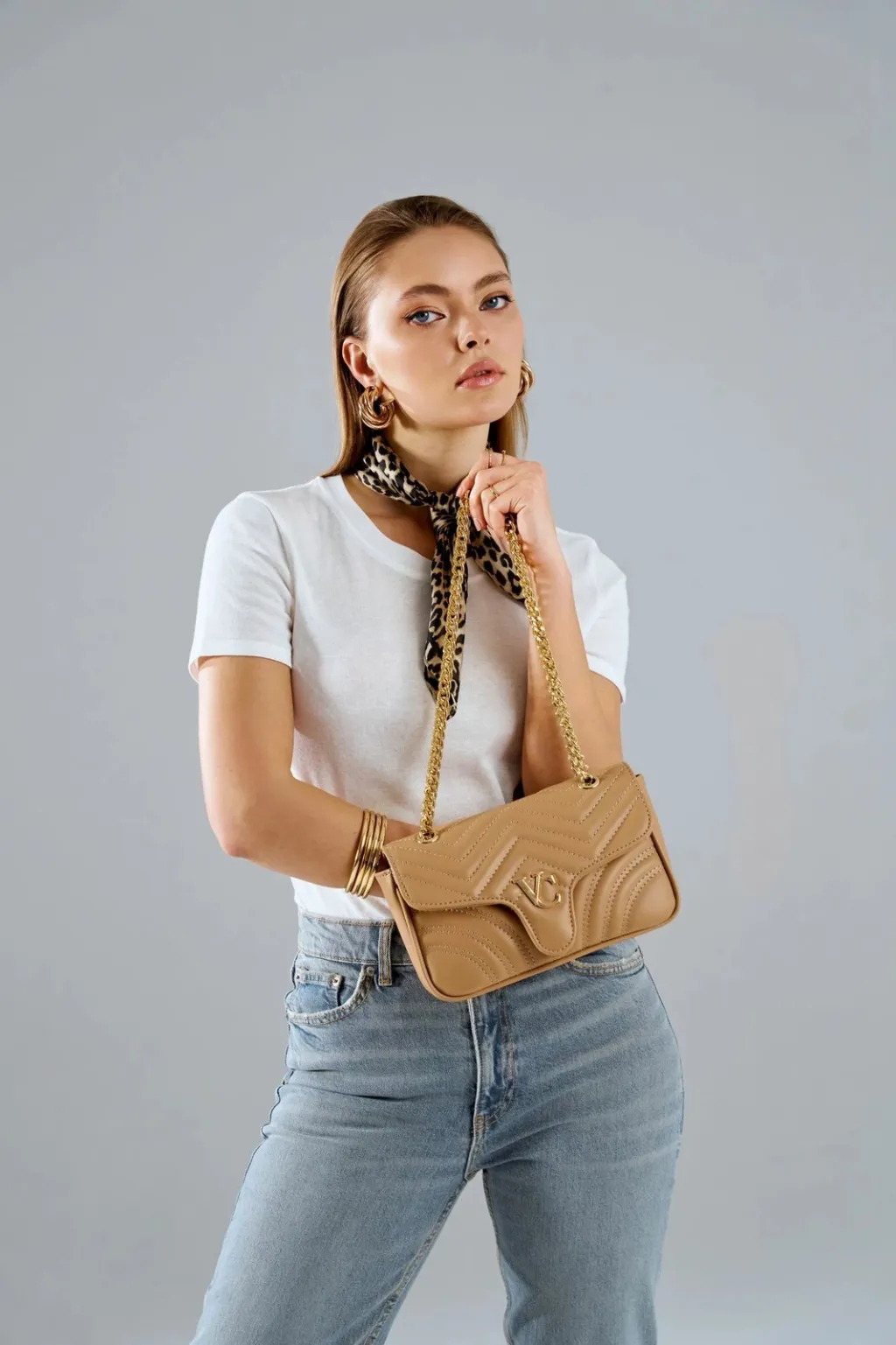 Çantë shpatulle Vince Camuto, Lucca, ngjyrë deve - 7