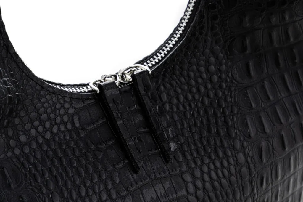 Çantë krahu Vince Camuto Riviera, krokodil e zezë - 6