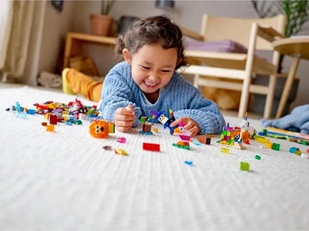 LEGO Classic Creative Transparent Bricks Medium Set 11013 - 4