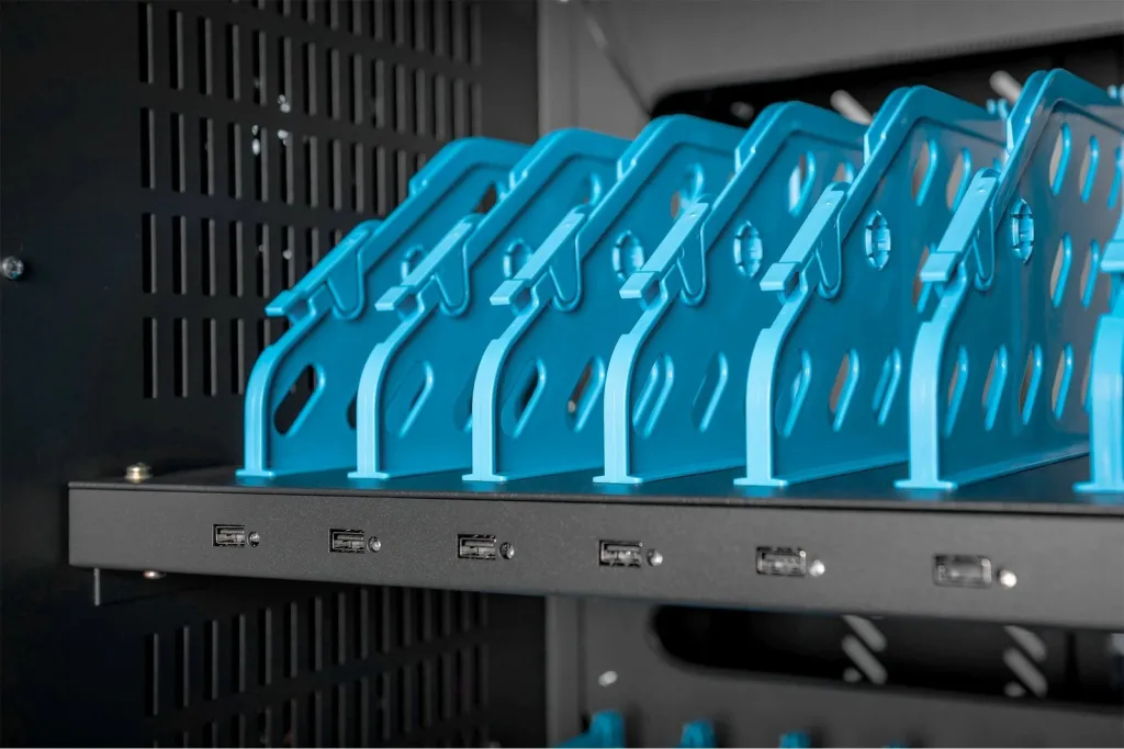 Kasë karikimi portabile Digitus, për 30 laptopë/tableta deri 15.6 inç, UV-C, e zezë - 9