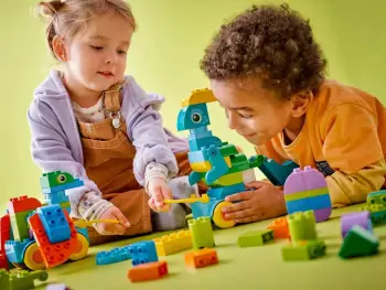 Set lodrash LEGO DUPLO 3-në-1 Dinosaurs on Wheels, 108 pjesë, për fëmijë 3+ vjeç