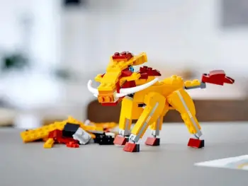 Set LEGO Creator Wild Lion 31112, 224 pjesë, për fëmijë 7+