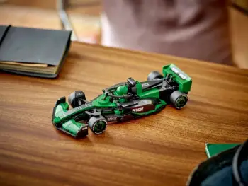 Set LEGO Speed Champions KICK Sauber F1 Team C44, 259 pjesë, me minifigurë, për fëmijë 10+ vjeç