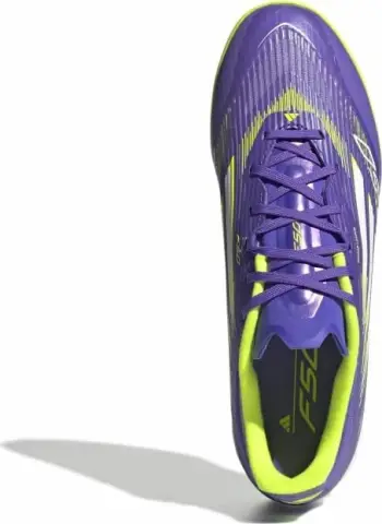 Atlete futbolli për femra adidas, vjollcë