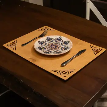 Set nënshtruesish tavoline prej druri, 4 copë, Hermia, Corpat, ngjyrë mjaltë