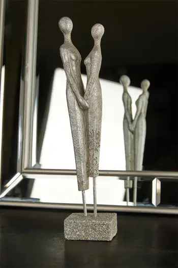 Dekor figurë, polirezine, ngjyrë argjendi, 8x5x31 cm
