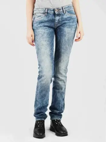 Pantallona Wrangler femra, Molly