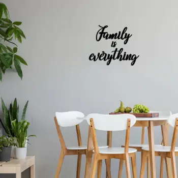 Aksesor dekorativ prej druri për mur, Family is everything, ngjyrë e zezë