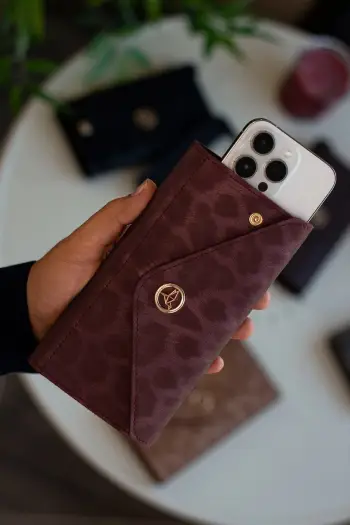 Portofol grash, ngjyrë e kuqe e errët, leopard, Zoozie Bags, stil zarf