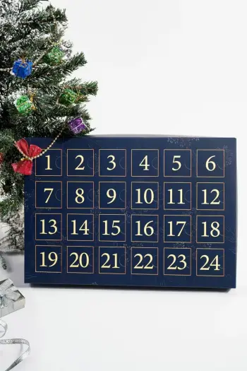 Kalendar advenit Elika Silver, përzierje bizhuterish, ngjyrë argjendi dhe ari, 24 copë