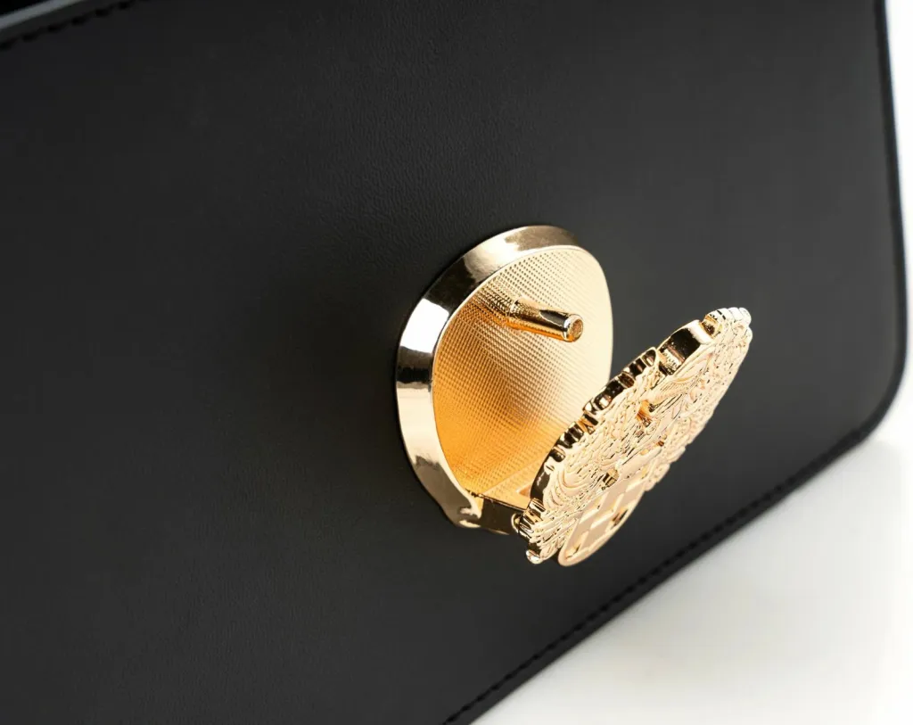 Çantë shpatulle Amore, e zezë, Vince Camuto - 7