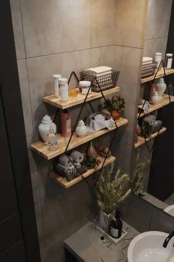 Raft muri dekorativ, ngjyrë ari dhe e zezë, Skye Decor, Prizma Raf, madhësi e madhe, për sallon