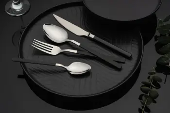 Set lugësh, pirunësh, thikash dhe lugësh ëmbëlsirash, 16 copë, Hermia Concept, krom/zi, CBK16CH-BL