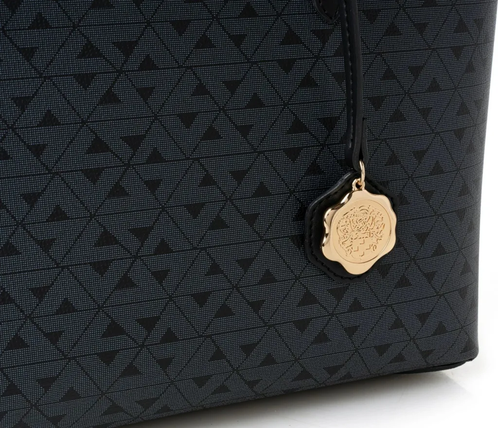 Çantë tote Vince Camuto Taormina, e zezë me monogram - 4