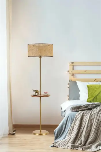 Llambë dyshemeje Opviq, ngjyrë ari dhe ratan, me raft ahu, 160 cm