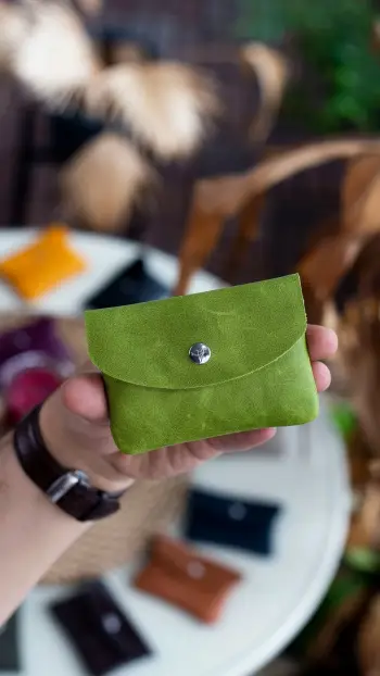 Mbajtës kartelash, lëkurë natyrale, ngjyrë fistik, Zoozie Bags, Murcia