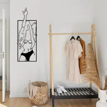 Aksesor dekorativ metalik për mur, Wallity, grua moderne, 24x63cm