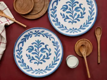 Set pjatash shërbimi (6 copë), Hermia Concept, ngjyrë blu e bardhë