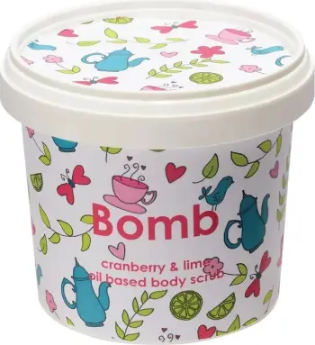 Peeling trupi për femra Bomb Cosmetics Cranberry & Lime Oil Body Scrub 400g