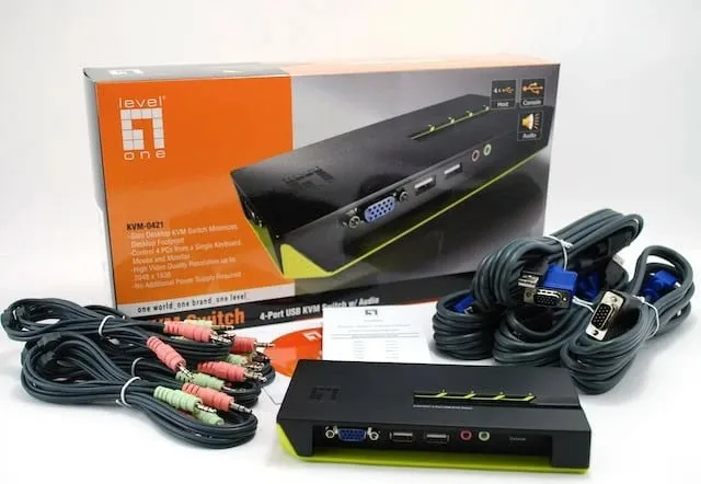 KVM switch LevelOne KVM-0421, 4 porta USB, VGA, audio, e zezë/e gjelbër - 4