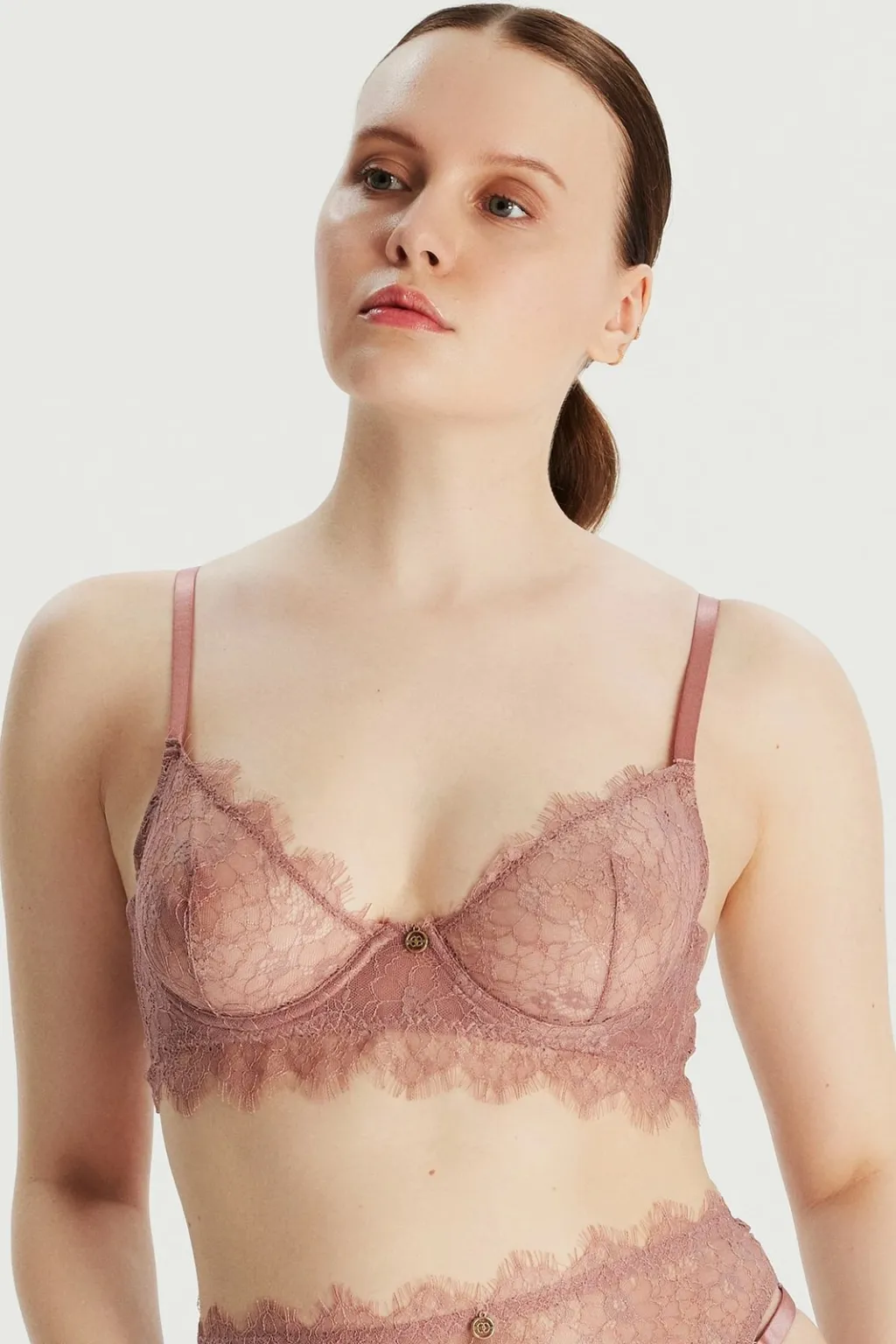 Sytjena Jumeon, Royal Lace, ngjyrë dusty rose - 1