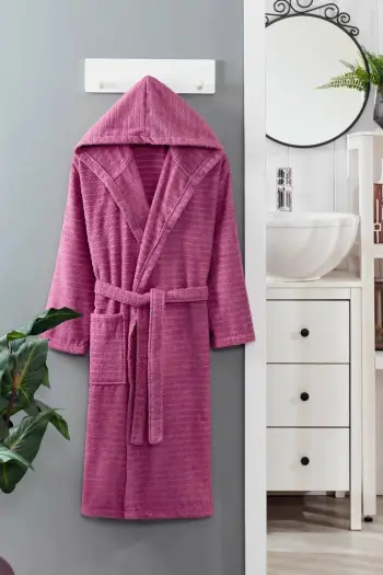 Rrobdeshamber me kapuç, pambuk 100%, ngjyrë kumbulle, L/XL