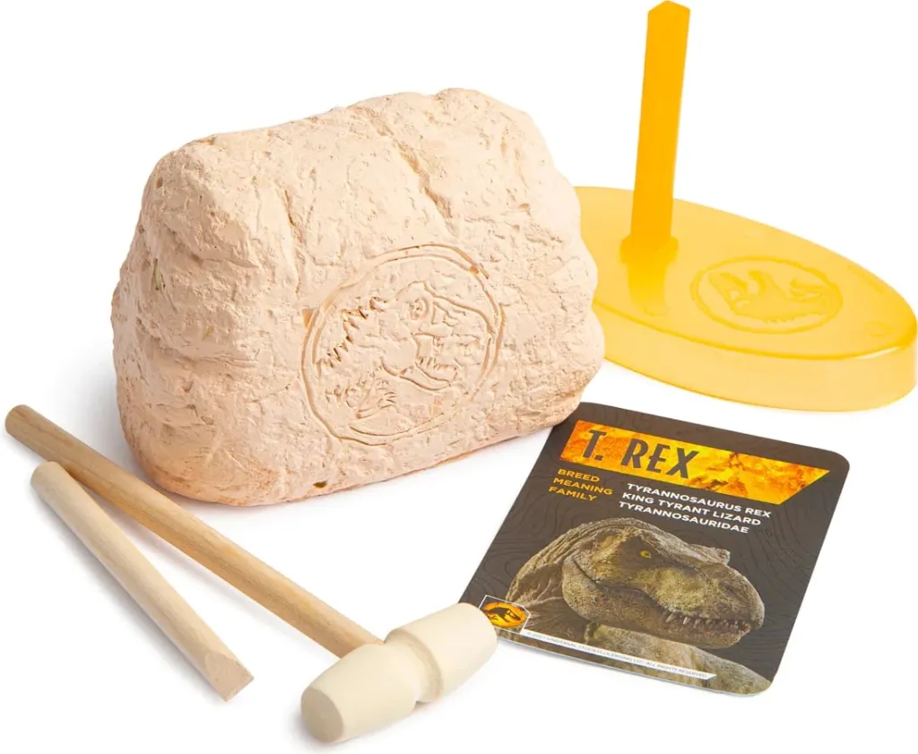 Jurassic World Dominion Glow T-Rex Skull Dig Kit - 3
